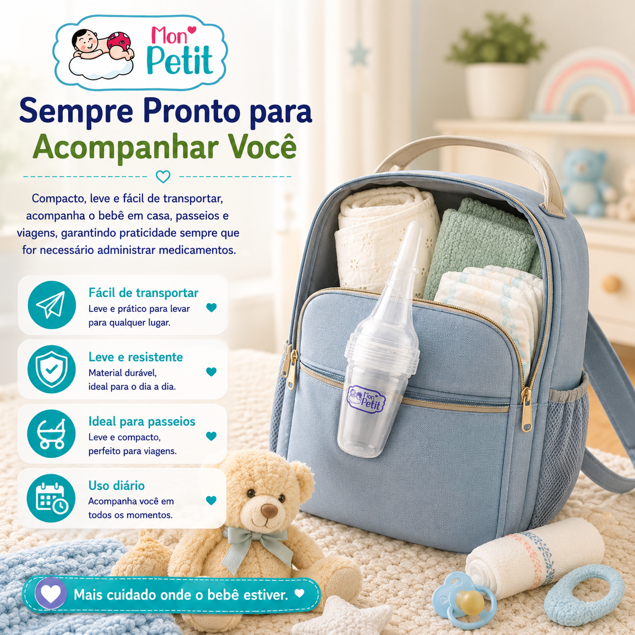 O distribuidor de medicamentos Mon Petit colocado no bolso de uma mochila de bebé azul, ilustrando a facilidade de transporte e a conveniência para passeios e viagens cotidianas.