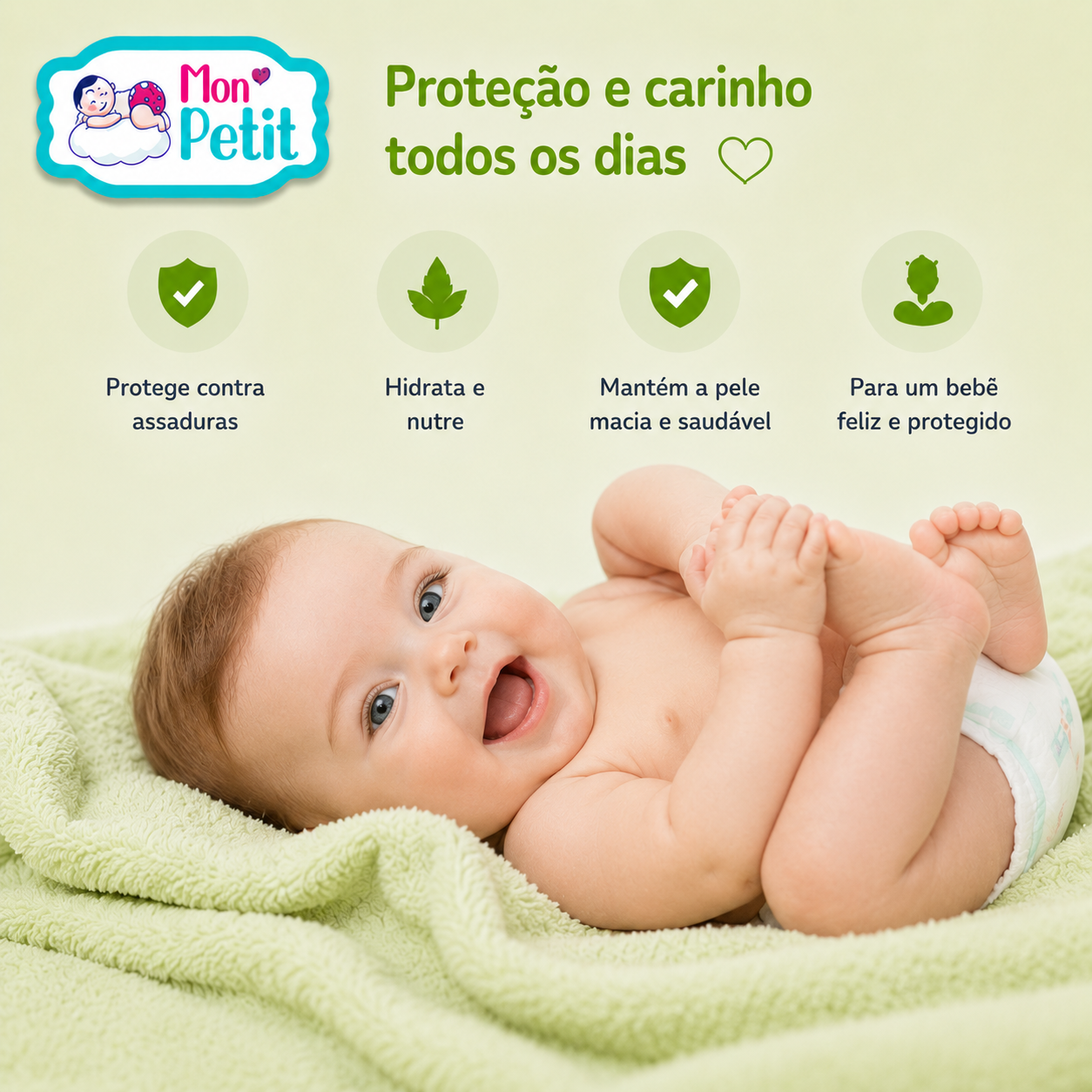 Bebé feliz deitado de costas numa toalha verde, ilustrando a proteção diária contra assaduras e a hidratação profunda do creme corporal.
