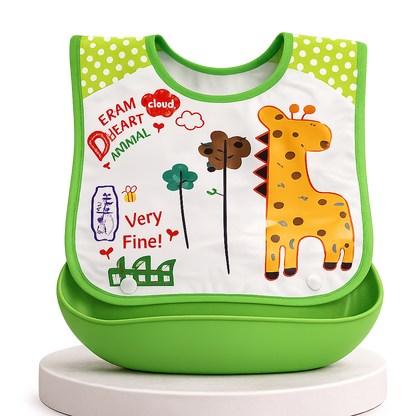 Babador impermeável para bebé com estampa de girafa e bolso coletor verde.