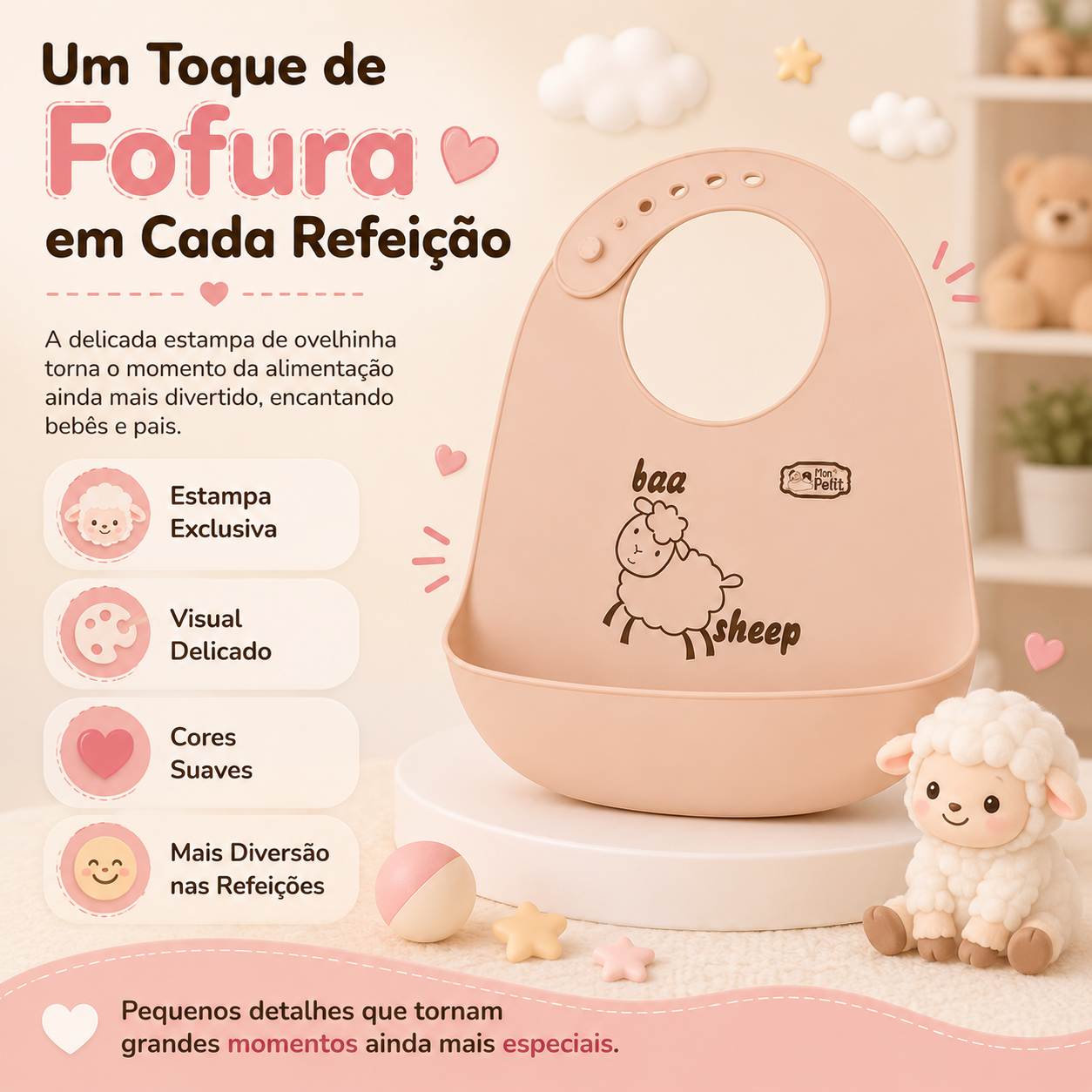 Babador de silicone com estampa de ovelhinha, exposto num ambiente decorado para bebé com cores suaves.