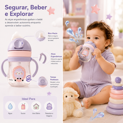 Bebé sentado no chão a segurar a garrafa de aprendizagem pelas alças ergonómicas enquanto bebe, exemplificando o desenvolvimento da autonomia na infância.