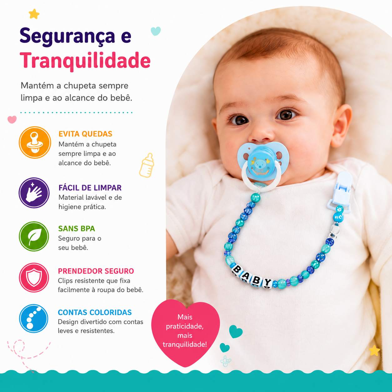 Bebé deitado a usar uma chupeta azul acoplada à corrente prende-chupetas Mon Petit, fixa com segurança na sua camisola branca para evitar quedas e sujidade.