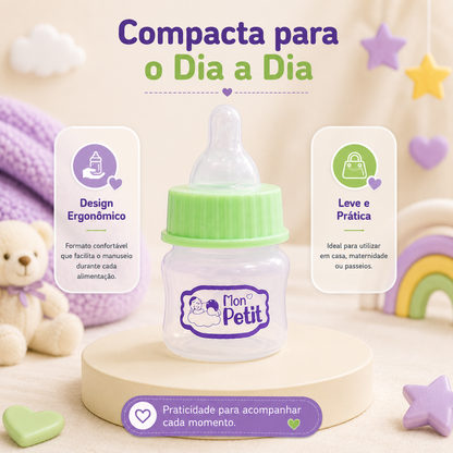 Apresentação do design ergonómico do pequeno biberão Mon Petit, destacando a sua estrutura leve e prática para usar em casa ou na maternidade.