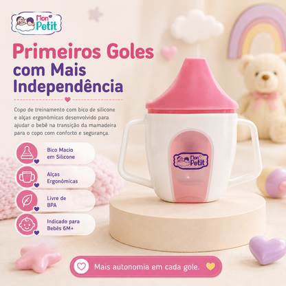 Infografia informativa do copo de transição Mon Petit para bebés a partir dos 6 meses, destacando o bico macio, alças ergonómicas e composição livre de BPA.