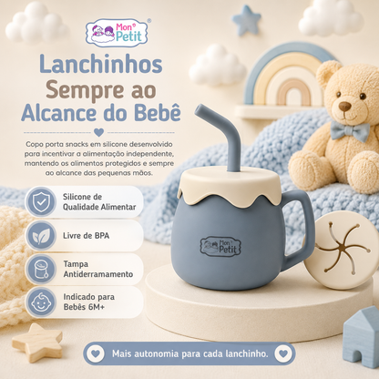 Infografia do copo porta-snacks Mon Petit em silicone de qualidade alimentar, destacando a tampa antiderramamento, a composição livre de BPA e a indicação para bebés a partir dos 6 meses.