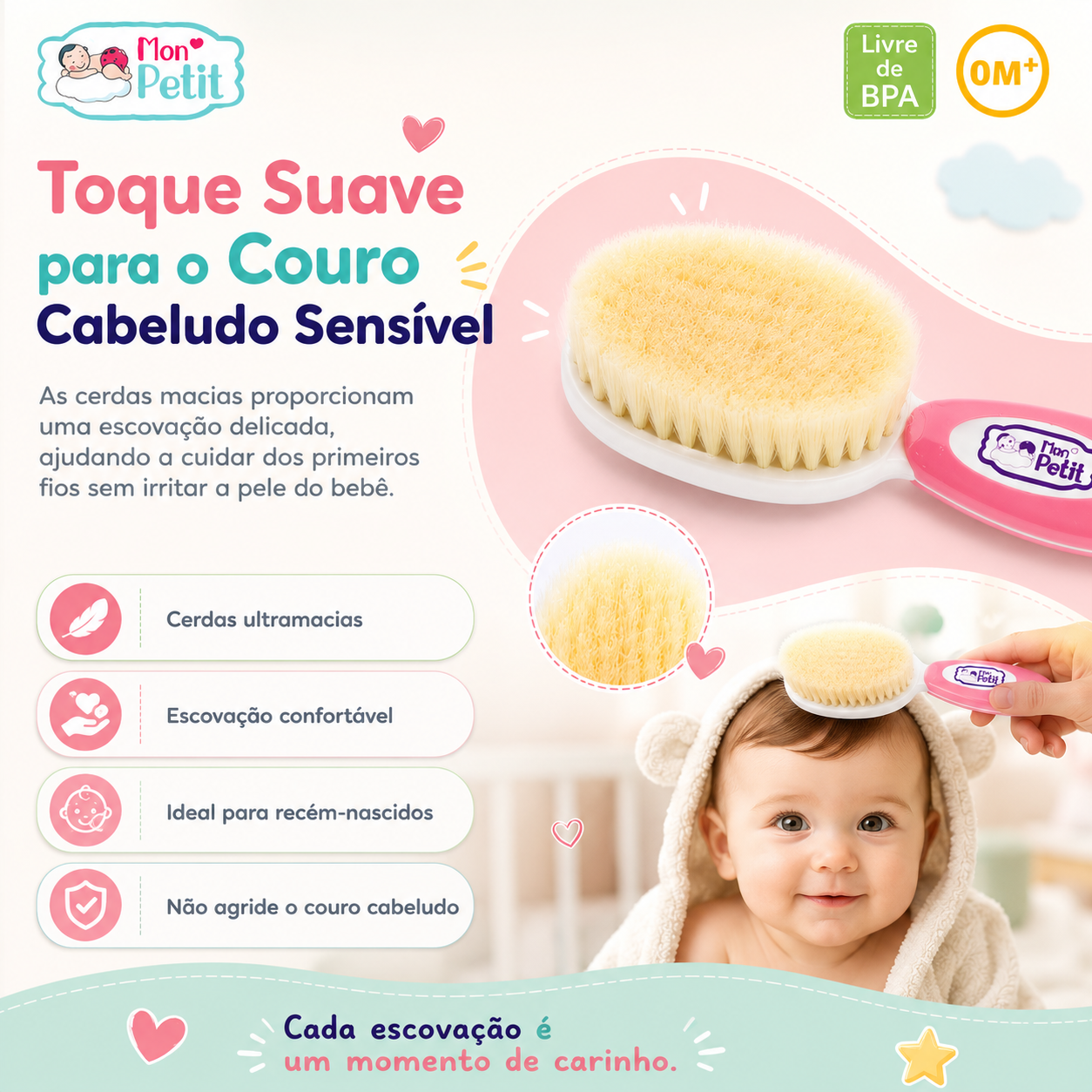 Painel promocional ilustrando a fotografia de um bebé com capuz de toalha a receber uma escovagem com a escova Mon Petit, destacando as cerdas ultramacias ideais para couro cabeludo sensível.