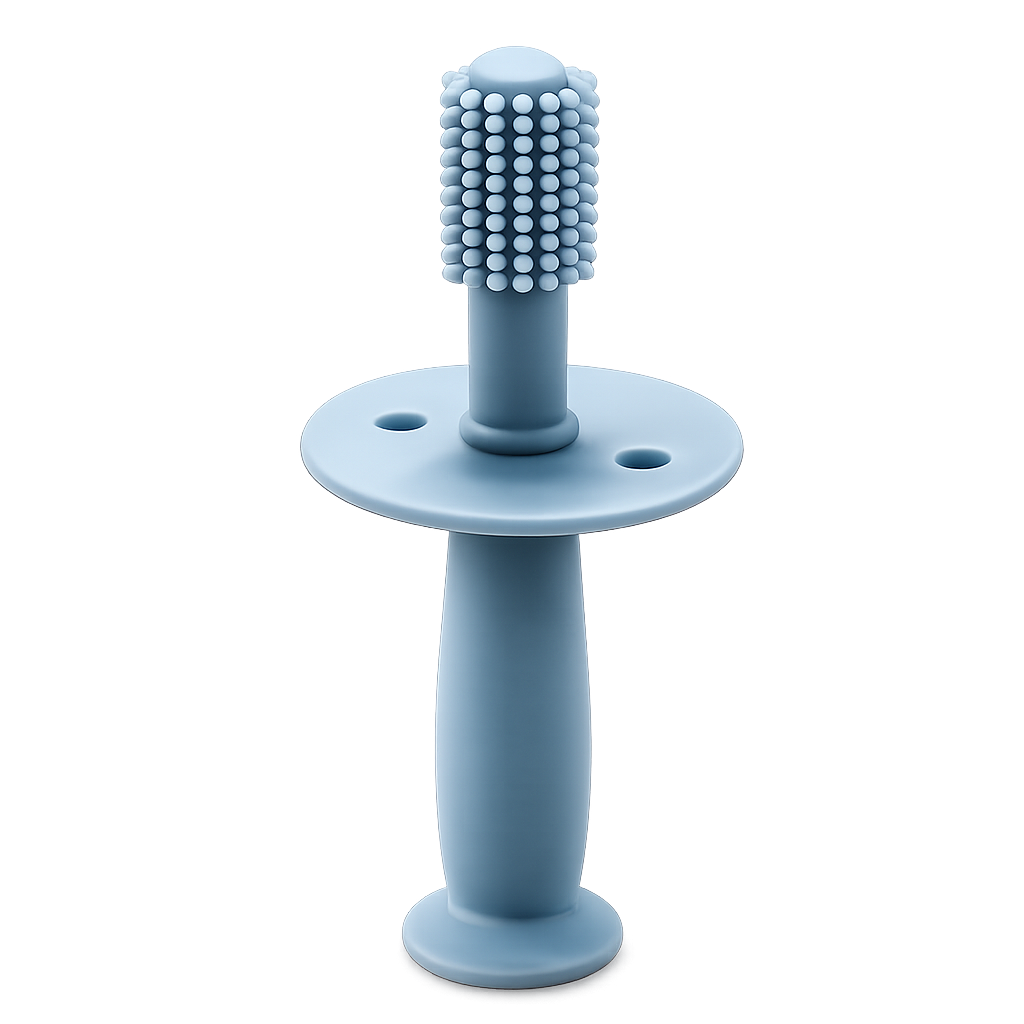 Escova de dentes para bebé em silicone macio azul-claro, com cabeça de cerdas texturadas a 360 graus, disco de proteção contra engasgamento e base com ventosa integrada.