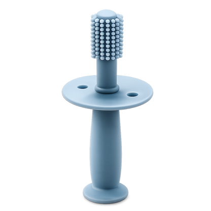 Escova de dentes para bebé em silicone macio azul-claro, com cabeça de cerdas texturadas a 360 graus, disco de proteção contra engasgamento e base com ventosa integrada.
