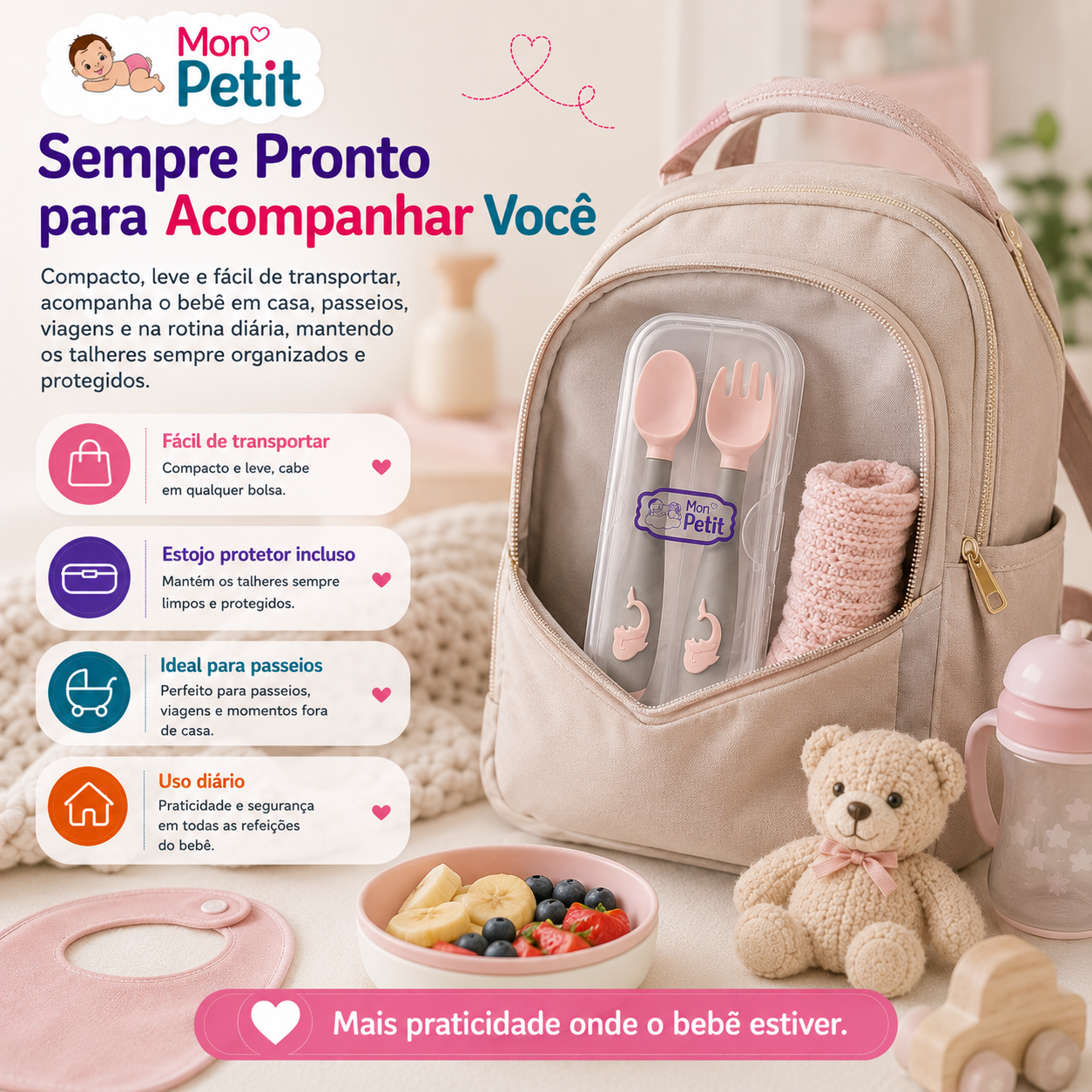 Estojo com talheres de silicone rosa para bebé colocado no bolso aberto de uma mochila de maternidade, ilustrando a facilidade de transporte em passeios e viagens.