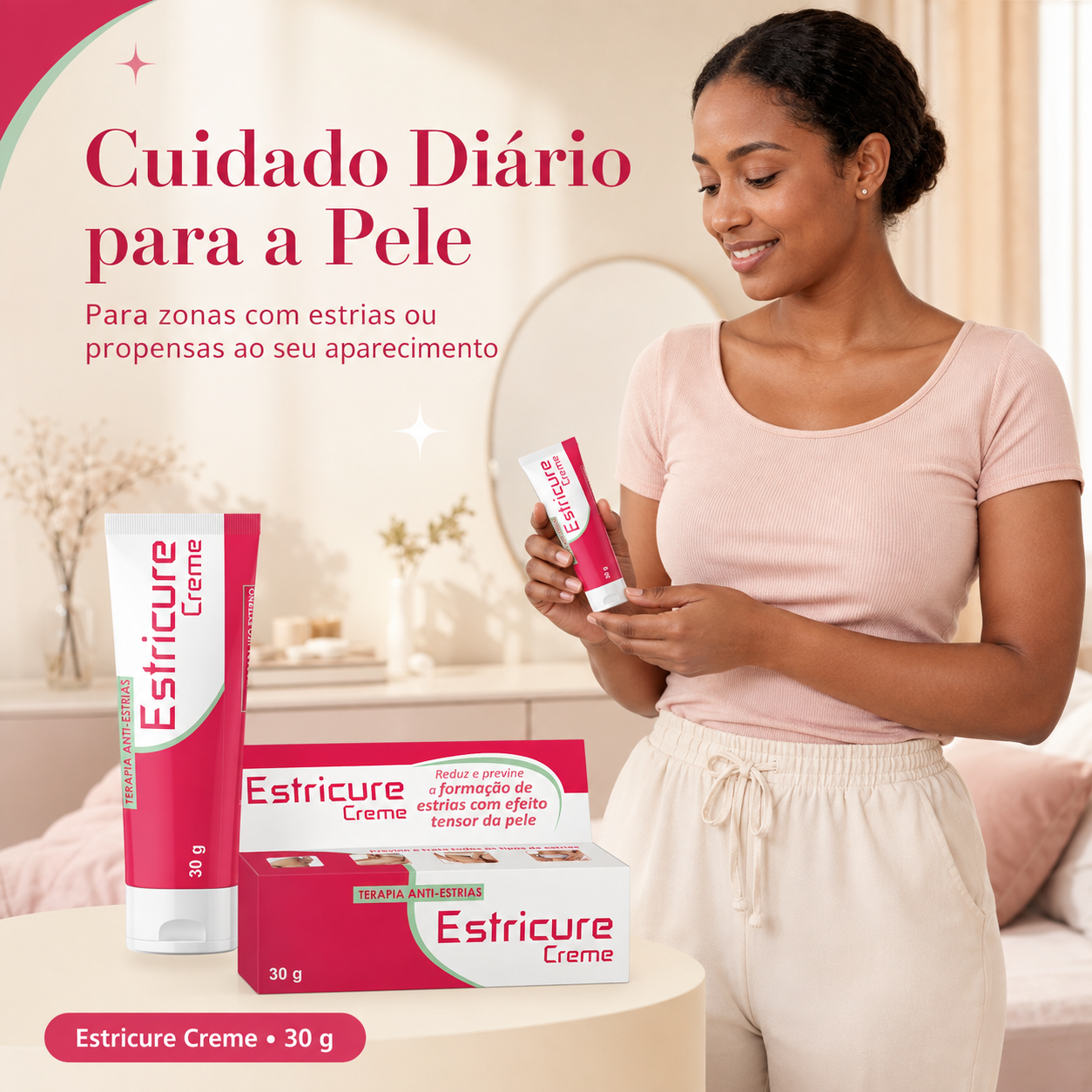 Mulher adulta a segurar Estricure Creme 30 g para o cuidado diário das zonas com estrias.