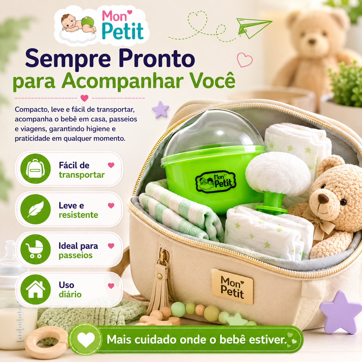 Caixa de talco com aplicador guardada dentro de uma mala de maternidade ao lado de fraldas e acessórios, ilustrando o transporte fácil e compacto em passeios e viagens.