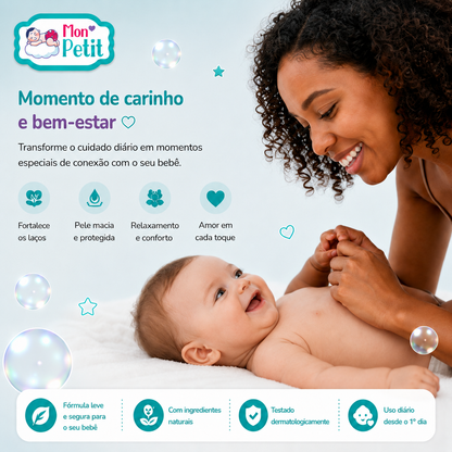 Mãe a sorrir enquanto faz uma massagem com o óleo Mon Petit no peito do seu bebé deitado, ilustrando o momento de conexão e amor.
