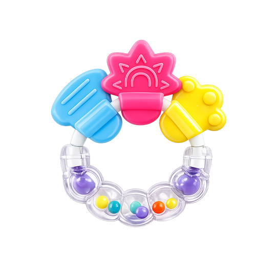 Mordedor com chocalho infantil em formato de anel circular com três peças de silicone texturizadas nas cores azul, rosa com desenho de sol e amarelo, e base transparente contendo pequenas contas coloridas no interior, isolado sobre fundo branco.