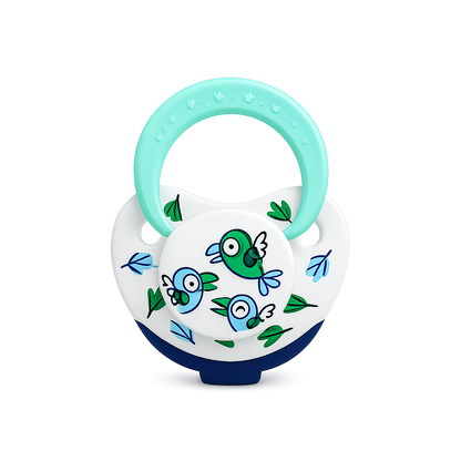 Mordedor de silicone Mon Petit para bebé com ilustrações de passarinhos verdes e azuis, escudo branco e argola superior verde-água sobre fundo branco.