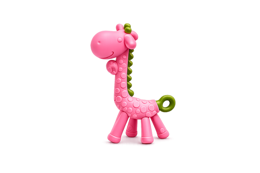 Mordedor infantil em silicone macio com o formato de uma girafa rosa com crista e cauda verdes texturadas, isolado sobre um fundo branco.