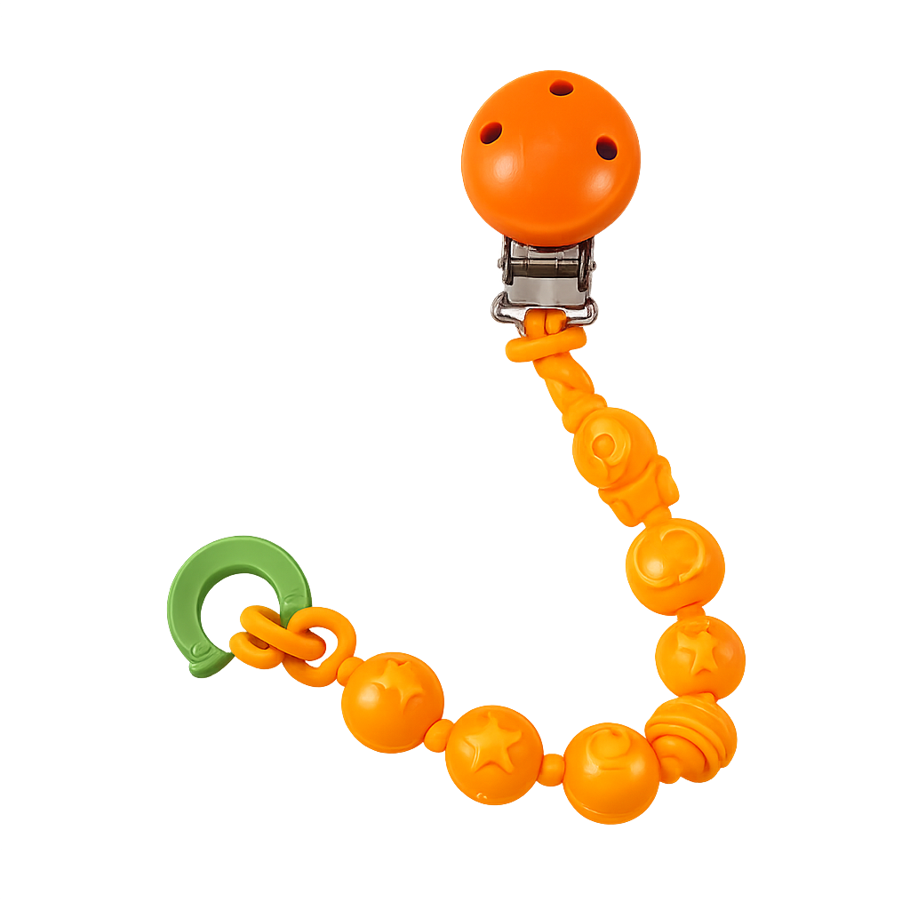 Prendedor de chupeta articulado em cor de laranja com elos esféricos texturizados, mola metálica de pressão superior e gancho verde-alface inferior, isolado em fundo branco.